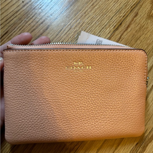 *LOW START* NWT Coach Peach Wristlet - Picture 4 of 4